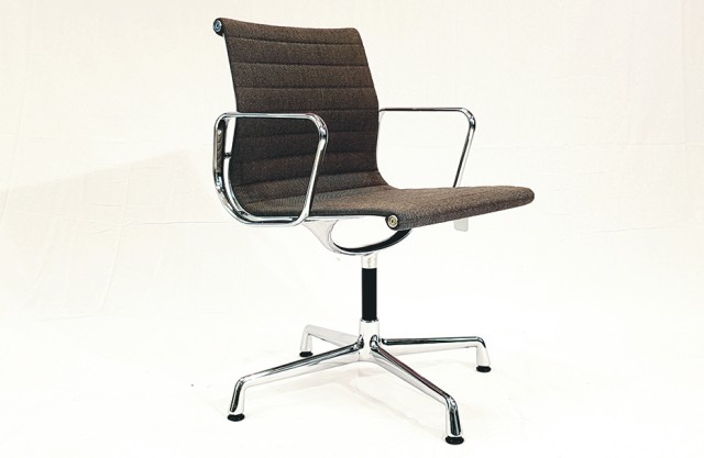 VITRA Sedia Aluminium EA 104